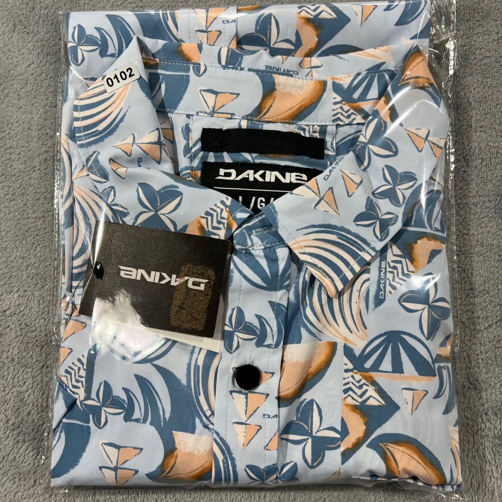 Dakine Mens Blue Shark Fin Wave Print Short Sleeve Button Up Shirt Large NWT - Picture 8 of 8
